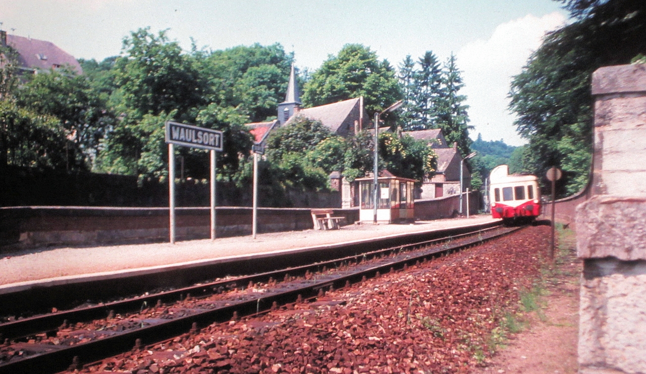 La gare de Waulsort (Village)